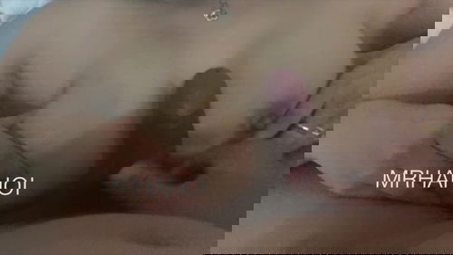 Em gái thích xuất tinh lên ngực